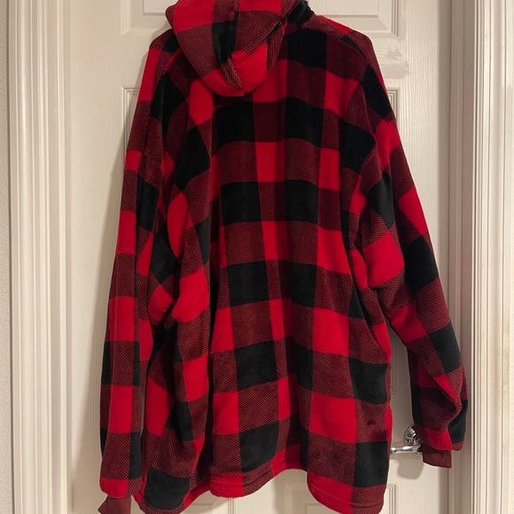 Huggle Hoodie Blanket Red & Black Plaid Sherpa-Lined Oversized Wearable Blanket - Picture 8 of 11